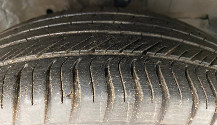2014 Honda City V MT DIESEL, Diesel, Manual, 97,743 km, Right Front Tyre Tread