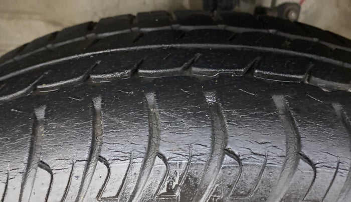 2015 Maruti Wagon R 1.0 VXI, Petrol, Manual, 49,865 km, Left Front Tyre Tread