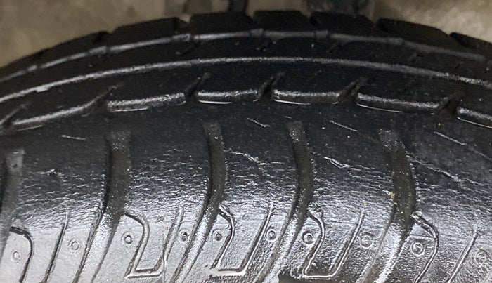 2015 Maruti Wagon R 1.0 VXI, Petrol, Manual, 49,865 km, Right Front Tyre Tread