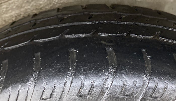 2015 Maruti Wagon R 1.0 VXI, Petrol, Manual, 49,865 km, Left Rear Tyre Tread