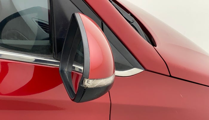 2018 Hyundai Verna 1.6 VTVT SX, Petrol, Manual, 55,600 km, Right rear-view mirror - Indicator light has minor damage
