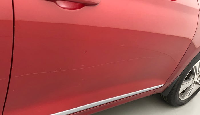 2018 Hyundai Verna 1.6 VTVT SX, Petrol, Manual, 55,600 km, Driver-side door - Minor scratches