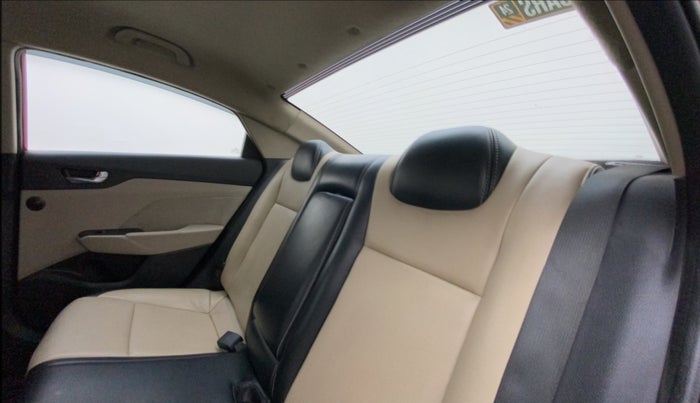 2018 Hyundai Verna 1.6 VTVT SX, Petrol, Manual, 55,600 km, Right Side Rear Door Cabin