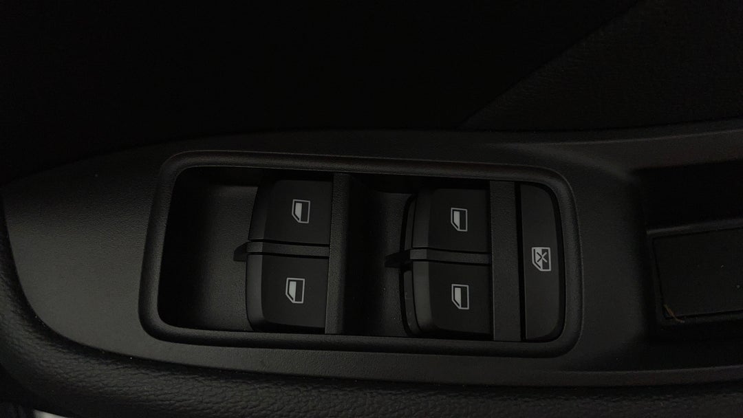 2024 MG ZS Excite, Automatic, 9564 km, Drivers Side Door Panel Controls