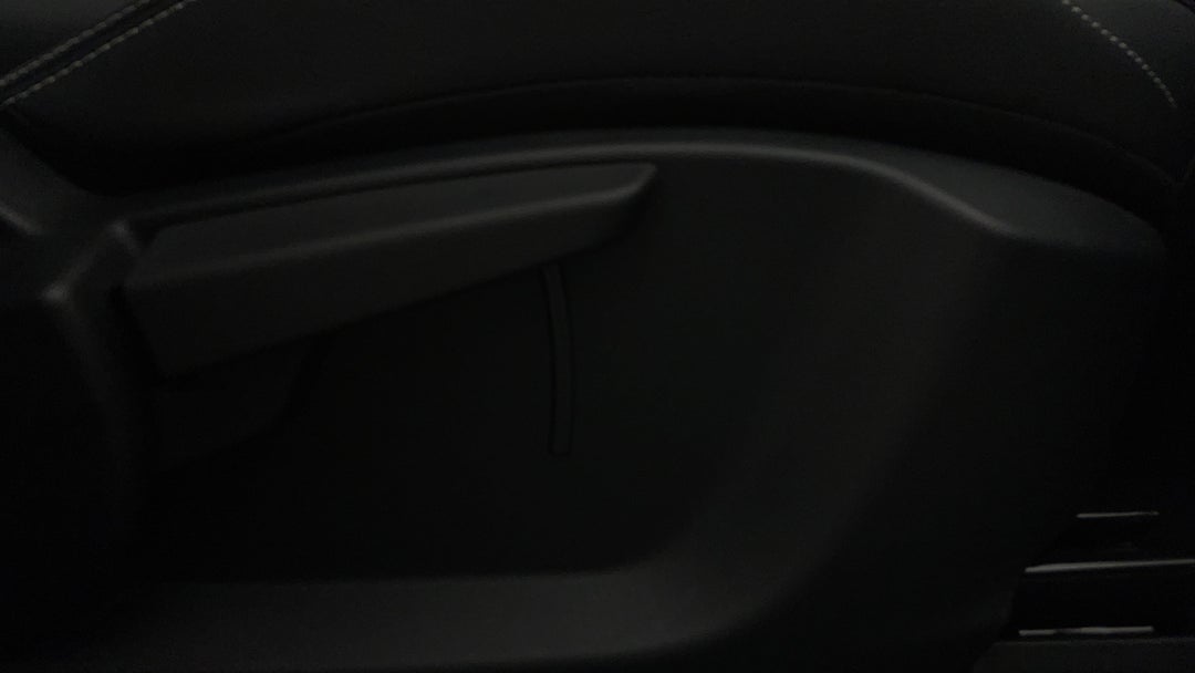 2024 MG ZS Excite, Automatic, 9564 km, Drivers Side Adjustment Panel