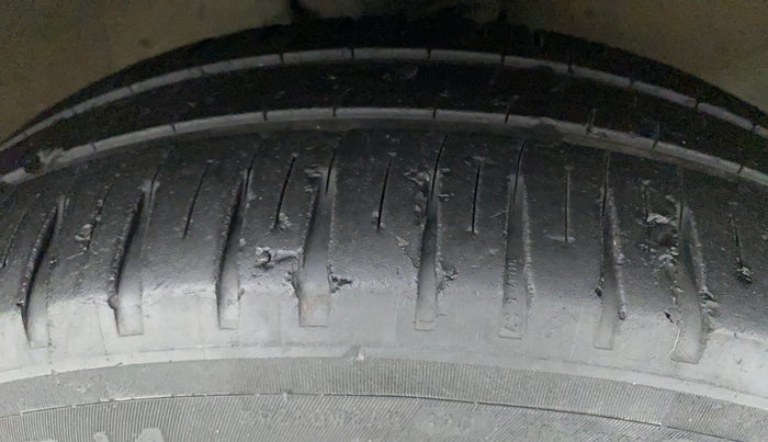 2010 Maruti Swift Dzire VXI, Petrol, Manual, 86,147 km, Right Front Tyre Tread