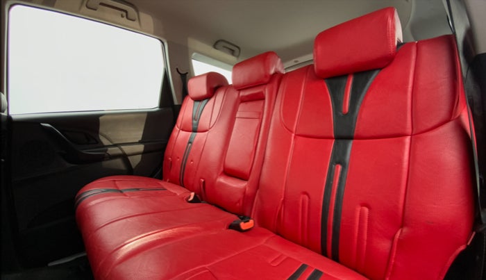 2019 Mahindra XUV500 W5 FWD, Diesel, Manual, 4,281 km, Right Side Rear Door Cabin