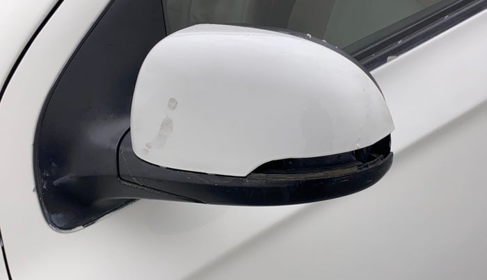 2011 Hyundai i20 SPORTZ (O) 1.2, Petrol, Manual, 56,142 km, Left rear-view mirror - Cover has minor damage