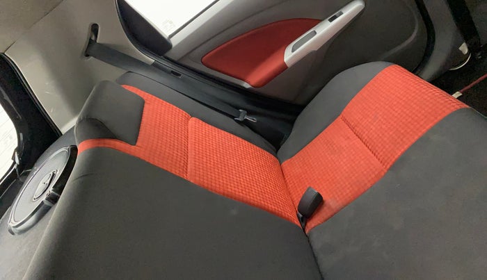 2011 Toyota Etios Liva VX, Petrol, Manual, 43,535 km, Second-row left seat - Cover slightly stained