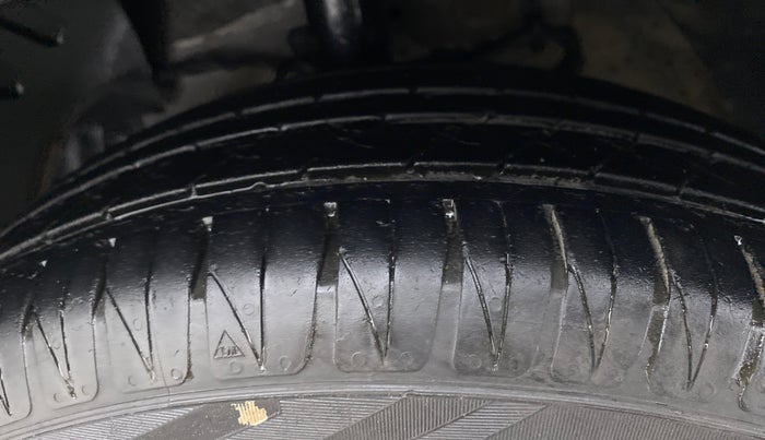 2016 Tata Bolt XT REVOTRON, CNG, Manual, Left Front Tyre Tread
