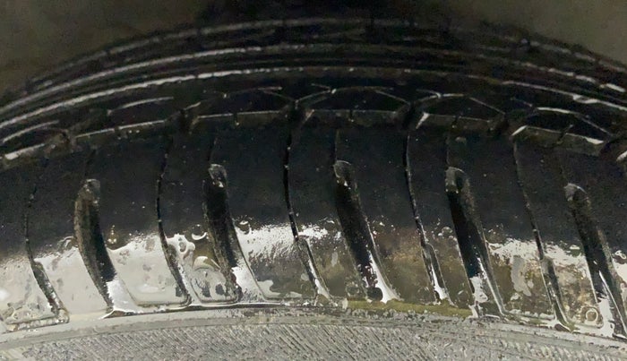 2014 Hyundai Xcent S 1.2, Petrol, Manual, 96,310 km, Right Front Tyre Tread