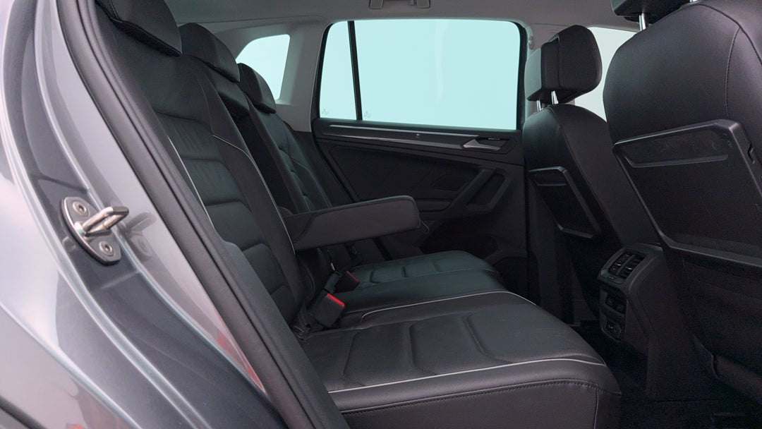 2019 Volkswagen Tiguan 162 Tsi Highline, Automatic, 64356 km, Right Side Rear Door Cabin View