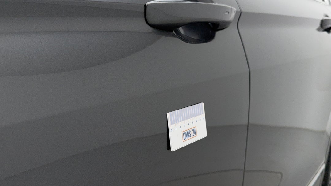 2019 Volkswagen Tiguan 162 Tsi Highline, Automatic, 64356 km, Doors Front LHS Dent