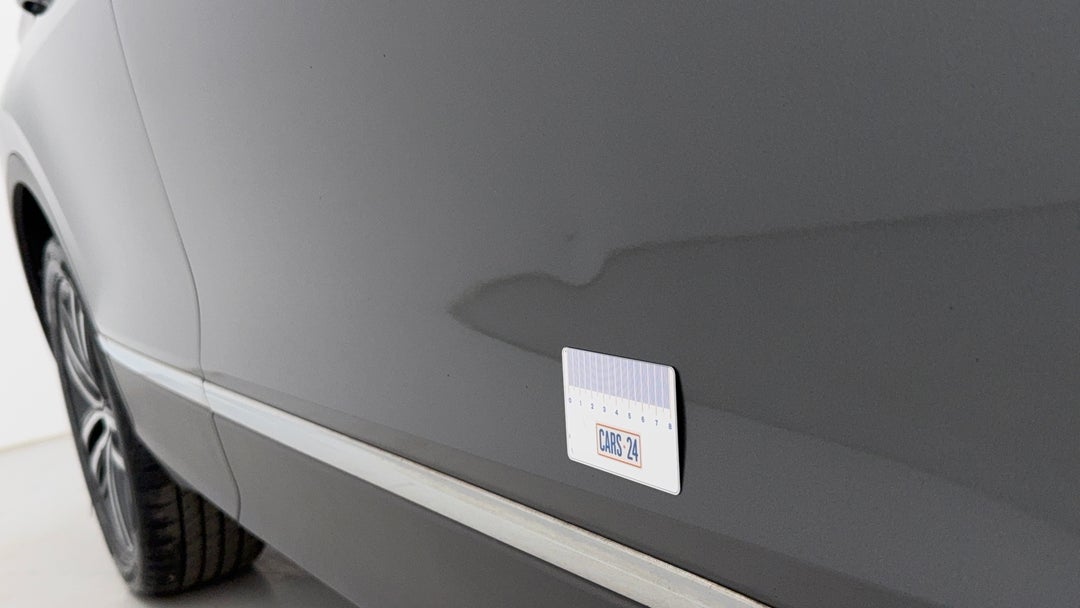 2019 Volkswagen Tiguan 162 Tsi Highline, Automatic, 64356 km, Doors Front RHS Dent