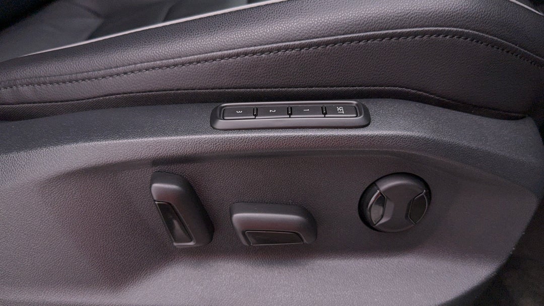 2019 Volkswagen Tiguan 162 Tsi Highline, Automatic, 64356 km, Drivers Side Adjustment Panel