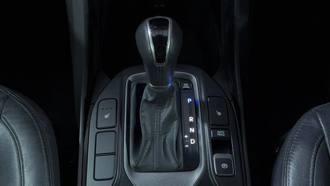 2013 Hyundai Santa Fe Highlander Crdi (4x4), Automatic, 140332 km, Gear Lever 