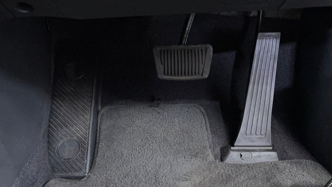 2013 Hyundai Santa Fe Highlander Crdi (4x4), Automatic, 140332 km, Pedals and Footmat