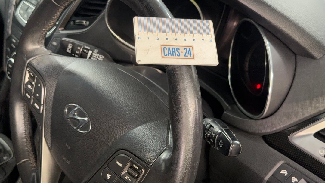 2013 Hyundai Santa Fe Highlander Crdi (4x4), Automatic, 140332 km, Steering Wheel Body Wear