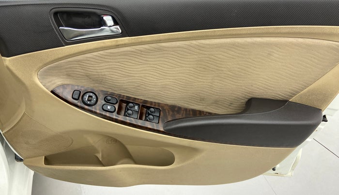 2013 Hyundai Verna FLUIDIC 1.6 SX CRDI, Diesel, Manual, 58,595 km, Driver Side Door Panels Control