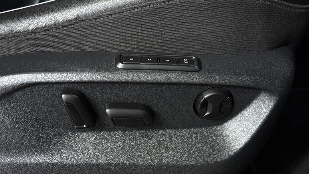 2018 Volkswagen Tiguan Allspace 110 Tdi Comfortline, Automatic, 142758 km, Drivers Side Adjustment Panel