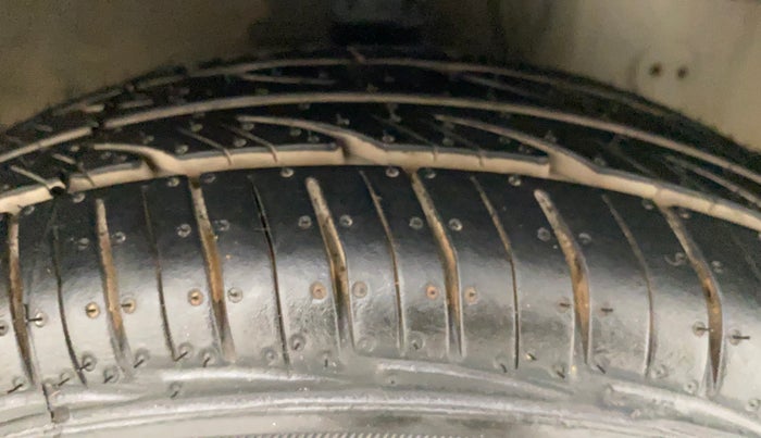 2012 Hyundai Eon D-LITE+, Petrol, Manual, 35,119 km, Right Front Tyre Tread