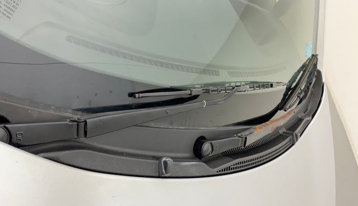 2012 Hyundai Eon D-LITE+, Petrol, Manual, 35,119 km, Front windshield - Wiper Blade Broken/Rusted