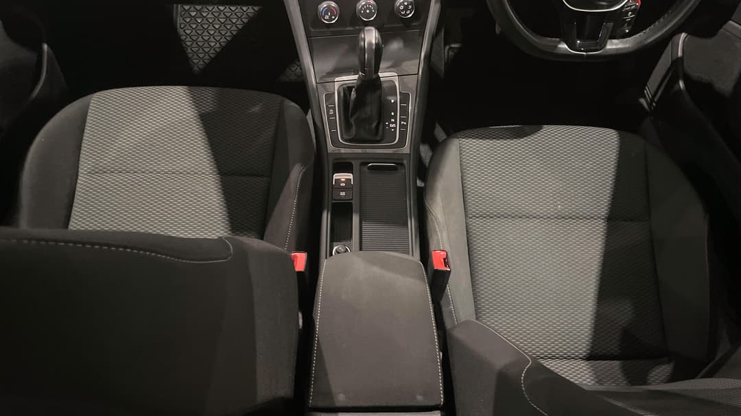 2018 Volkswagen Golf 110 Tsi Trendline, Automatic, 52166 km, Center Console