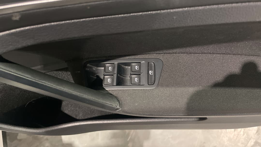 2018 Volkswagen Golf 110 Tsi Trendline, Automatic, 52166 km, Drivers Side Door Panel Controls