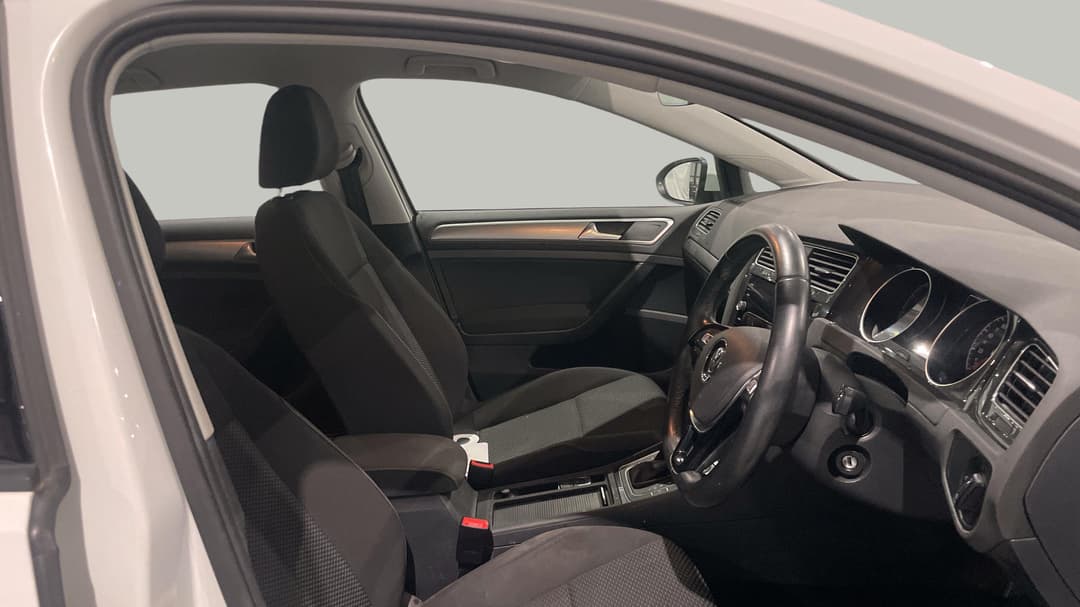 2018 Volkswagen Golf 110 Tsi Trendline, Automatic, 52166 km, Right Side Front Door Cabin View