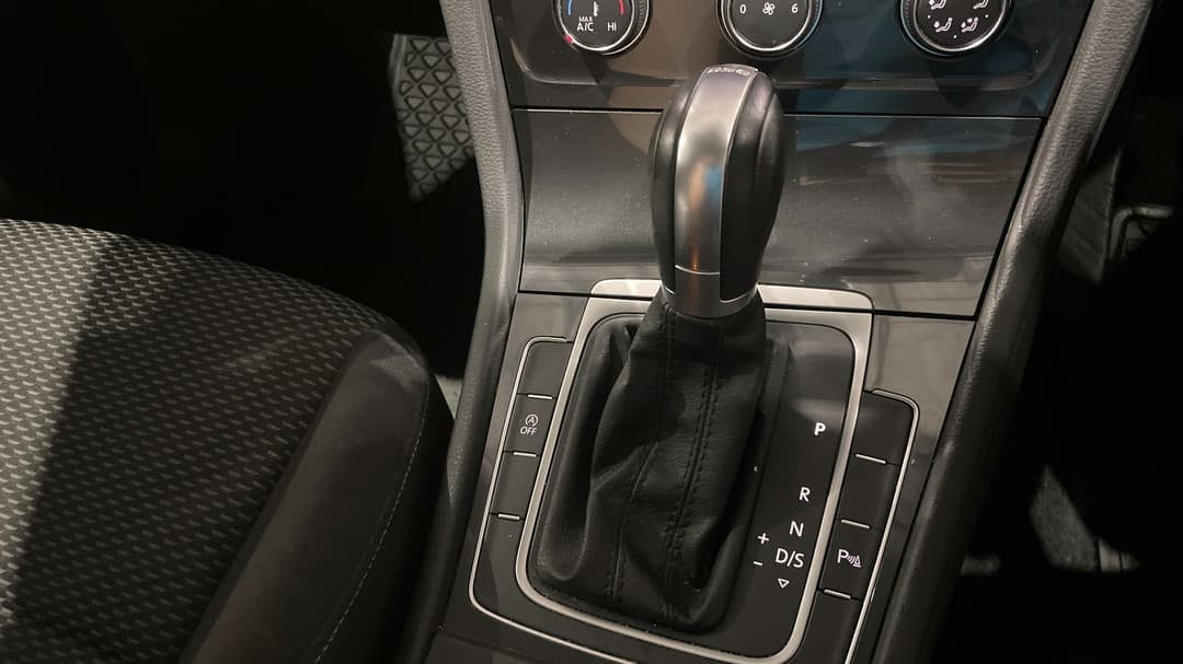 2018 Volkswagen Golf 110 Tsi Trendline, Automatic, 52166 km, Gear Lever 
