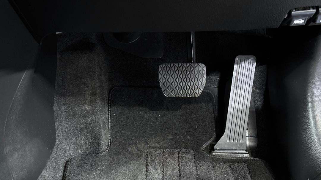 2018 Mazda Mazda2 Neo, Automatic, 96992 km, Pedals and Footmat