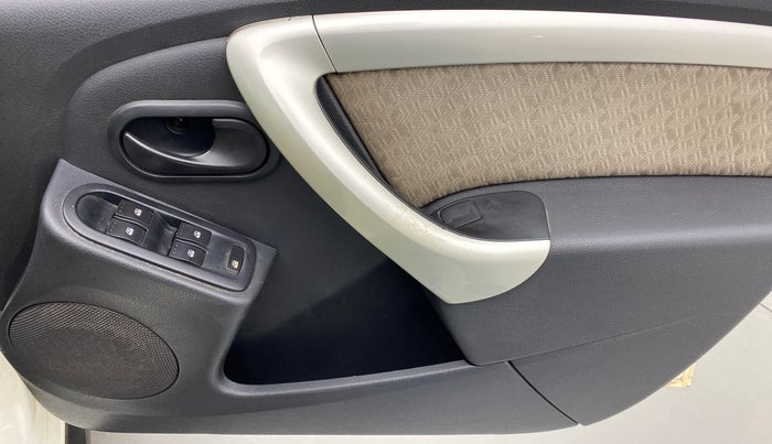 2014 Renault Duster 85 PS RXL, Diesel, Manual, 67,733 km, Driver Side Door Panels Control