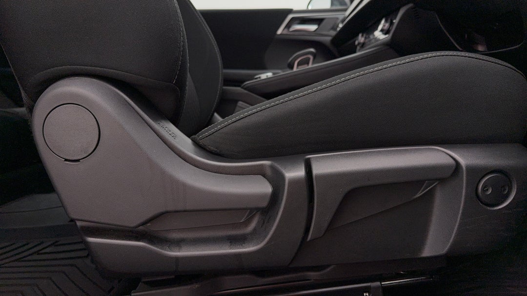 2024 Mitsubishi Outlander Es 5 Seat (2WD), Automatic, 53978 km, Drivers Side Adjustment Panel