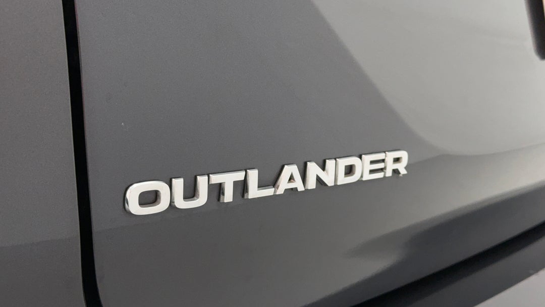 2024 Mitsubishi Outlander Es 5 Seat (2WD), Automatic, 53978 km, Badge (Boot Left Side)