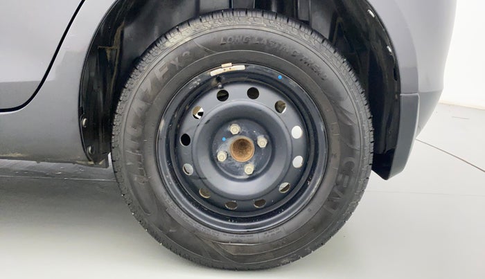 2015 Maruti Swift VXI D, Petrol, Manual, 43,018 km, Left Rear Wheel