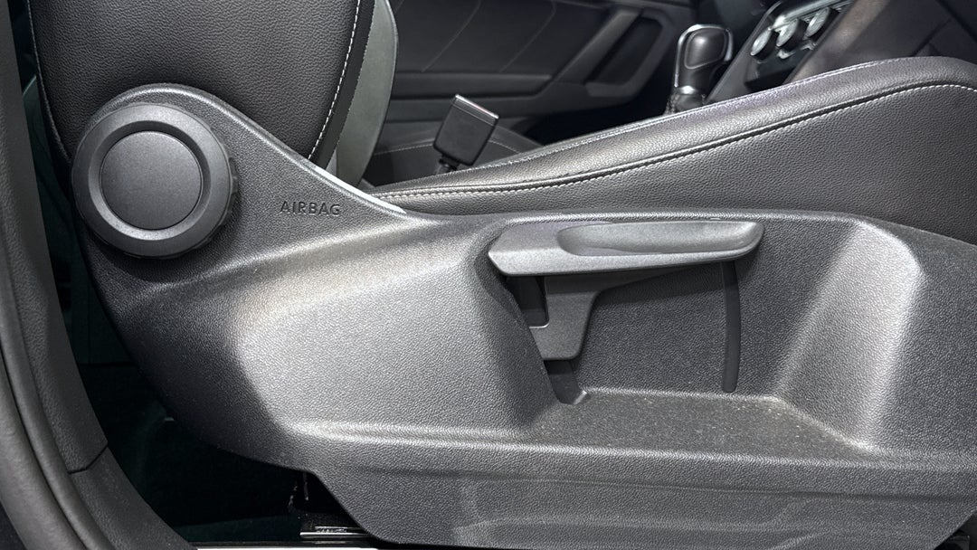 2019 Volkswagen Tiguan 132 Tsi R-line Edition, Automatic, 63435 km, Drivers Side Adjustment Panel