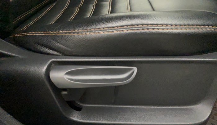 2016 Volkswagen Vento COMFORTLINE 1.2 TSI AT, Petrol, Automatic, 67,370 km, Driver Side Adjustment Panel