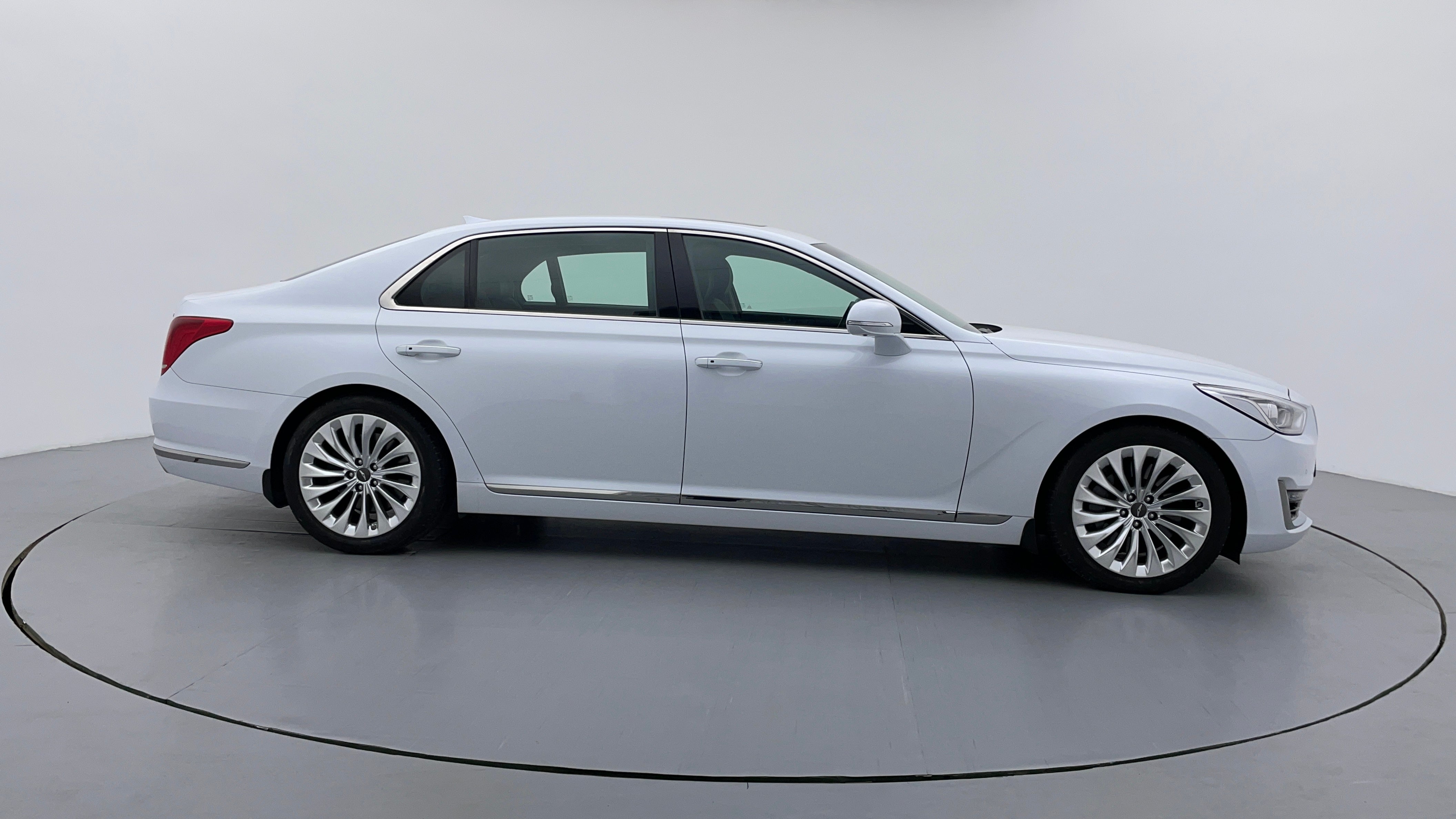 Genesis G90-Right Side View