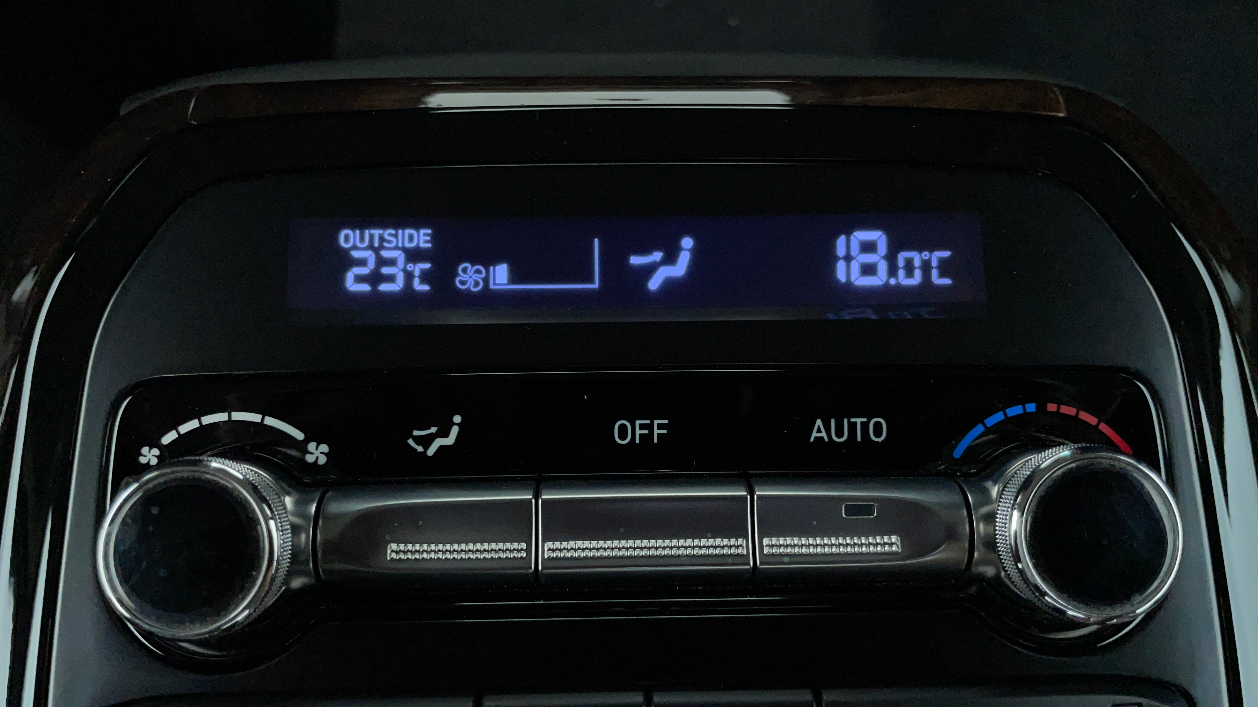 Genesis G90-Rear AC Temperature Control