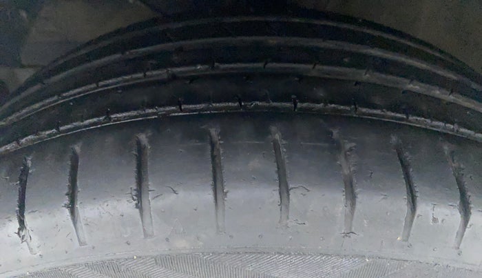 2016 Maruti Baleno ZETA 1.2 K12, Petrol, Manual, 48,107 km, Left Front Tyre Tread