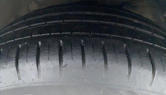 2016 Maruti Baleno ZETA 1.2 K12, Petrol, Manual, 48,107 km, Right Front Tyre Tread