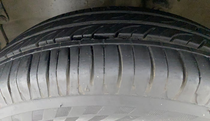 2012 Maruti Wagon R 1.0 VXI, Petrol, Manual, 1,15,662 km, Left Front Tyre Tread