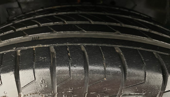 2016 Maruti Ciaz ZXI, Petrol, Manual, 90,894 km, Left Front Tyre Tread