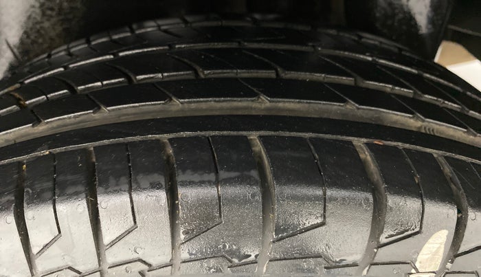 2016 Maruti Ciaz ZXI, Petrol, Manual, 90,894 km, Left Rear Tyre Tread