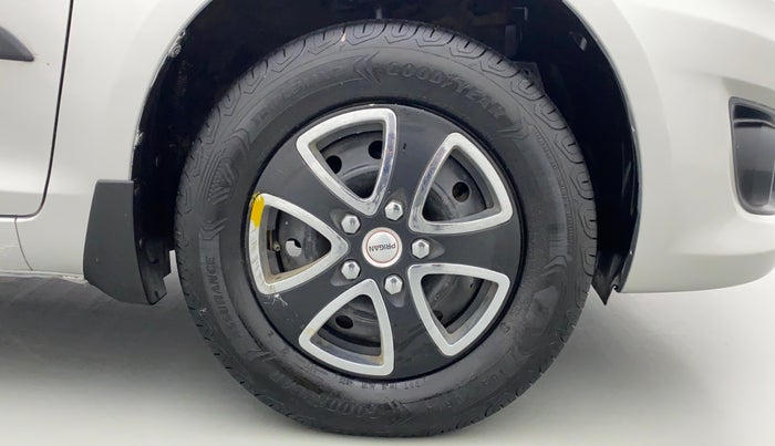 2012 Maruti Swift Dzire VXI, Petrol, Manual, 41,710 km, Right Front Wheel
