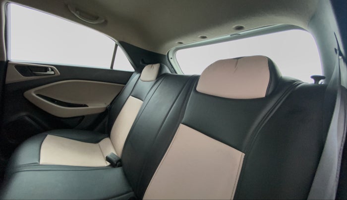 2016 Hyundai Elite i20 Sportz 1.2 VTVT MT, Petrol, Manual, 24,365 km, Right Side Door Cabin View