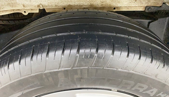 2018 Mahindra Scorpio S5 2WD, Diesel, Manual, 35,284 km, Right Rear Tyre Tread