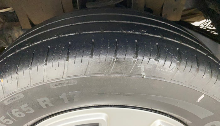 2018 Mahindra Scorpio S5 2WD, Diesel, Manual, 35,284 km, Left Front Tyre Tread