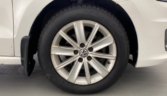 2016 Volkswagen Vento HIGHLINE PETROL, Petrol, Manual, 89,507 km, Right Front Wheel