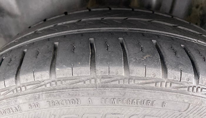 2016 Volkswagen Vento HIGHLINE PETROL, Petrol, Manual, 89,507 km, Left Rear Tyre Tread